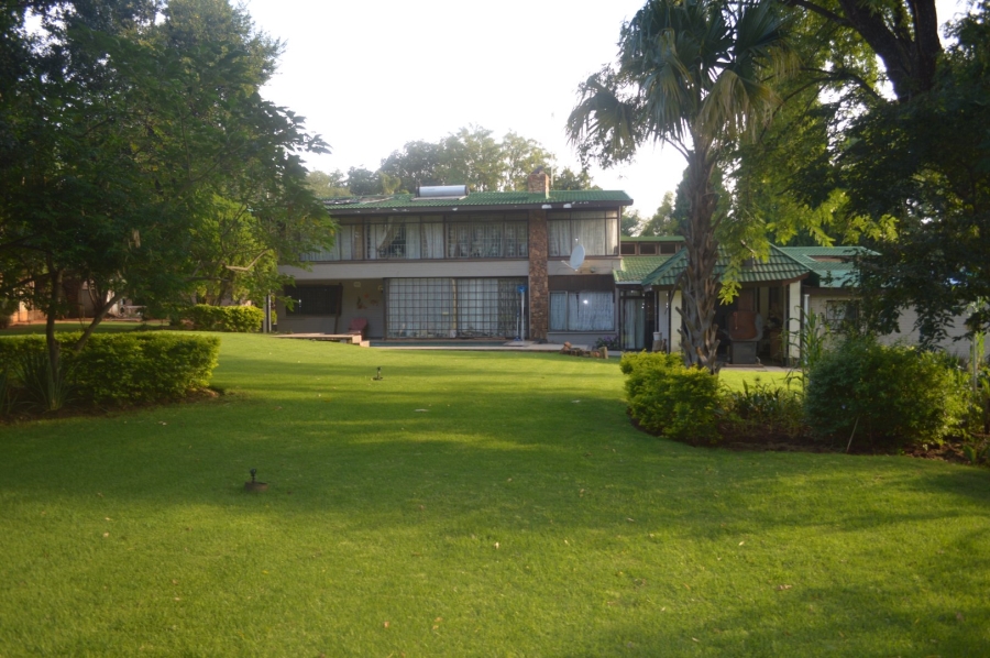 5 Bedroom Property for Sale in Wilkoppies North West